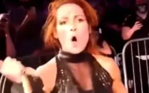 Becky Lynch Gets In Fan's Face For Cussing At Her During WWE Live Event