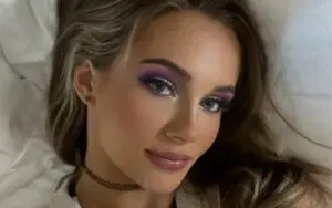 Anna Jay Looks Gorgeous In Effortless Bedroom Selfie