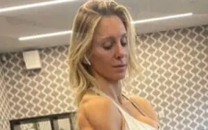 Charlotte Flair Shows Off Her Gains In Tights With Stunning Gym Selfie Photo Drop