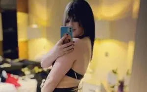 Blair Davenport Shows Off Big In Mirror While Contemplating Change In Gear