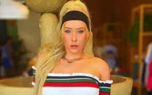 Nikkita Lyons Sizzles In Figure Hugging Photo Drop