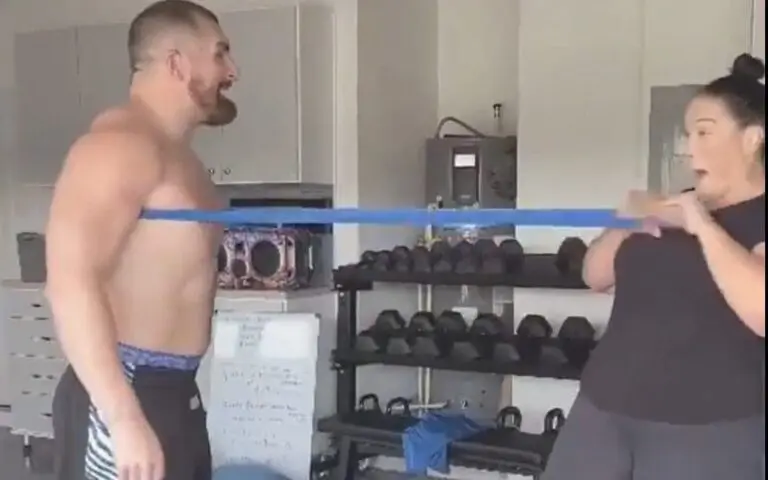 Nia Jax Has A Blast Brutalizing Mojo Rawley’s Chest