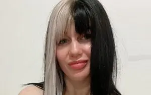 Blair Davenport Stuns In Revealing Selfie Drop Blair Davenport Stuns In Revealing Selfie Drop