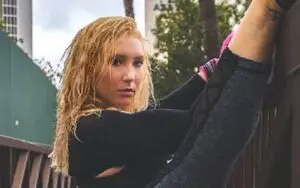 Nikkita Lyons Shows Off Her Flexibility In Gorgeous Yoga Pants Photo Drop