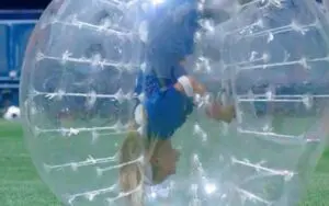 Lana Gets Stuck Upside-Down In Giant Bubble During 'The Surreal Life'