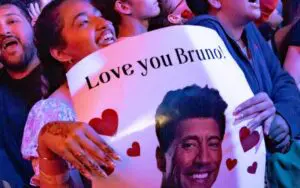 The Rock Reacts To Hilarious Fan Sign During Bruno Mars Concert
