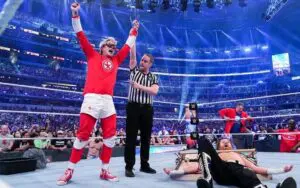 Sami Zayn Gives Johnny Knoxville His Flowers For ‘Saving’ WrestleMania Match After Botched Spot