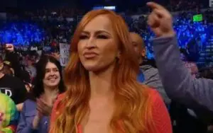 Ex WWE Diva Summer Rae Calls Out Airline For Losing Her Luggage