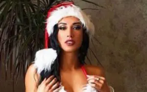 Leila Grey Sends Temperatures Soaring In A 'Winter Wonderland' With Scorching Christmas Photo Drop