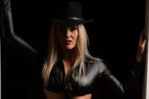 Lacey Evans Rocks A Cowboy Hat In Cutout Leather Outfit Photo Drop