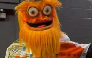 Philadelphia Flyers Mascot Gets Hold of Snoop Dogg's WWE Championship
