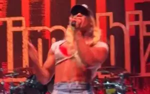 Former AEW Star Sonny Kiss Performs Live at Limp Bizkit Concert