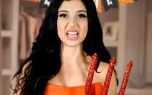 Arianna Grace Urges People Not to Eat Candy During Halloween Arianna Grace Urges People Not to Eat Candy During Halloween