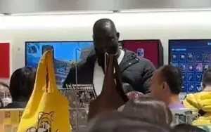 Omos Turns Heads at Nintendo Store in Japan Ahead of NOAH Debut