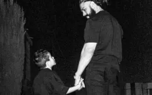 Andrade Reveals He Has a Son in Emotional Post