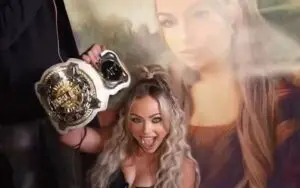 Liv Morgan Signs “Liva Lisa” Fan Poster After Wild SmackDown Moment in Italy