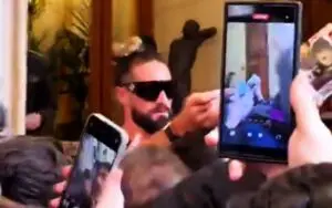 Seth Rollins Swarmed by Fans at His Hotel in Italy Ahead of WWE SmackDown