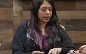 Elayna Black Forgets How to Spell Her Own Nickname During Signing