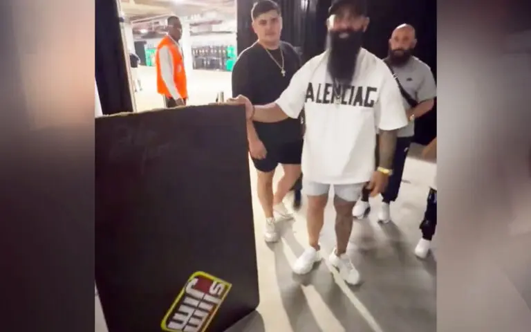 Fan Spends Insane Amount on Broken Table from Roman Reigns’ Crown Jewel Match Fan Spends Insane Amount on Broken Table from Roman Reigns’ Crown Jewel Match