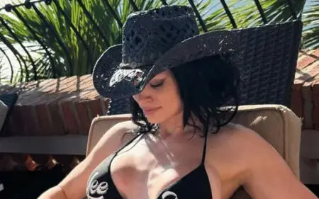 Former AEW Star Saraya Stuns in Bikini While Vacationing in Mexico With Friends
