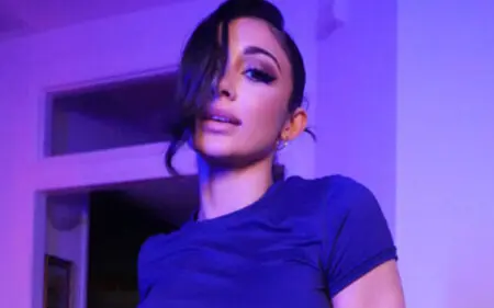 Arianna Grace Reveals Downtime Routine In Black Underwear Photo Drop