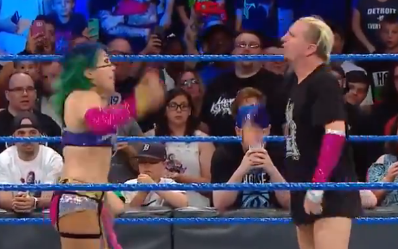 James Ellsworth Has Words for Asuka After Attack on SmackDown