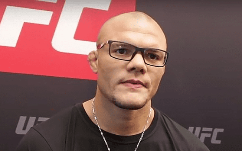 Anthony Smith Doesn’t Believe Daniel Cormier Is Returning to Light Heavyweight