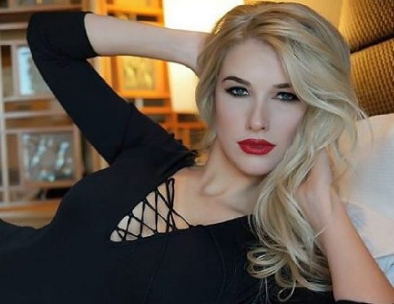 Children Mistake Noelle Foley For A Real-Life Barbie Doll In Public