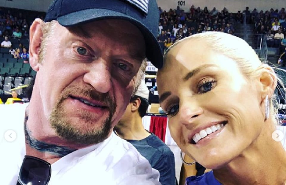 The Undertaker Attends Harlem Globetrotters Game & Helps With Sick Dunk