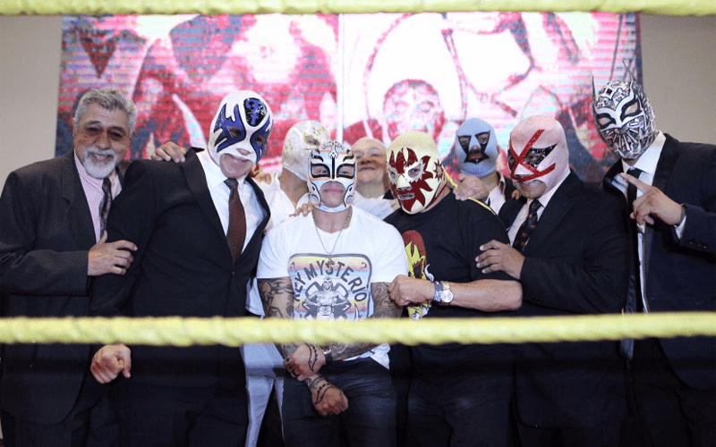 Sin Cara Catches Up With Rey Mysterio at Lucha Libre Expo