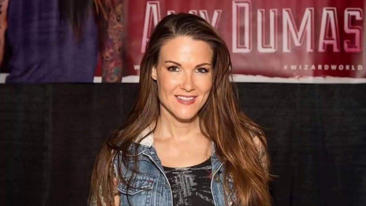 Lita Pops Into Indie Wrestling Show To Get In On The Action