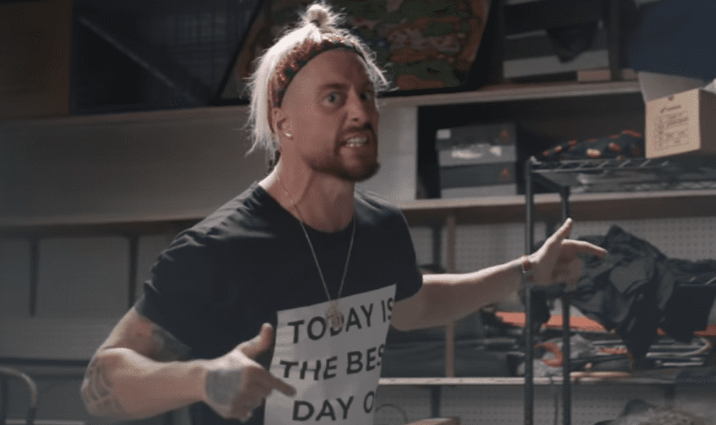 Enzo Amore Poses With WWE Cruiserweight Title With Message To 2018