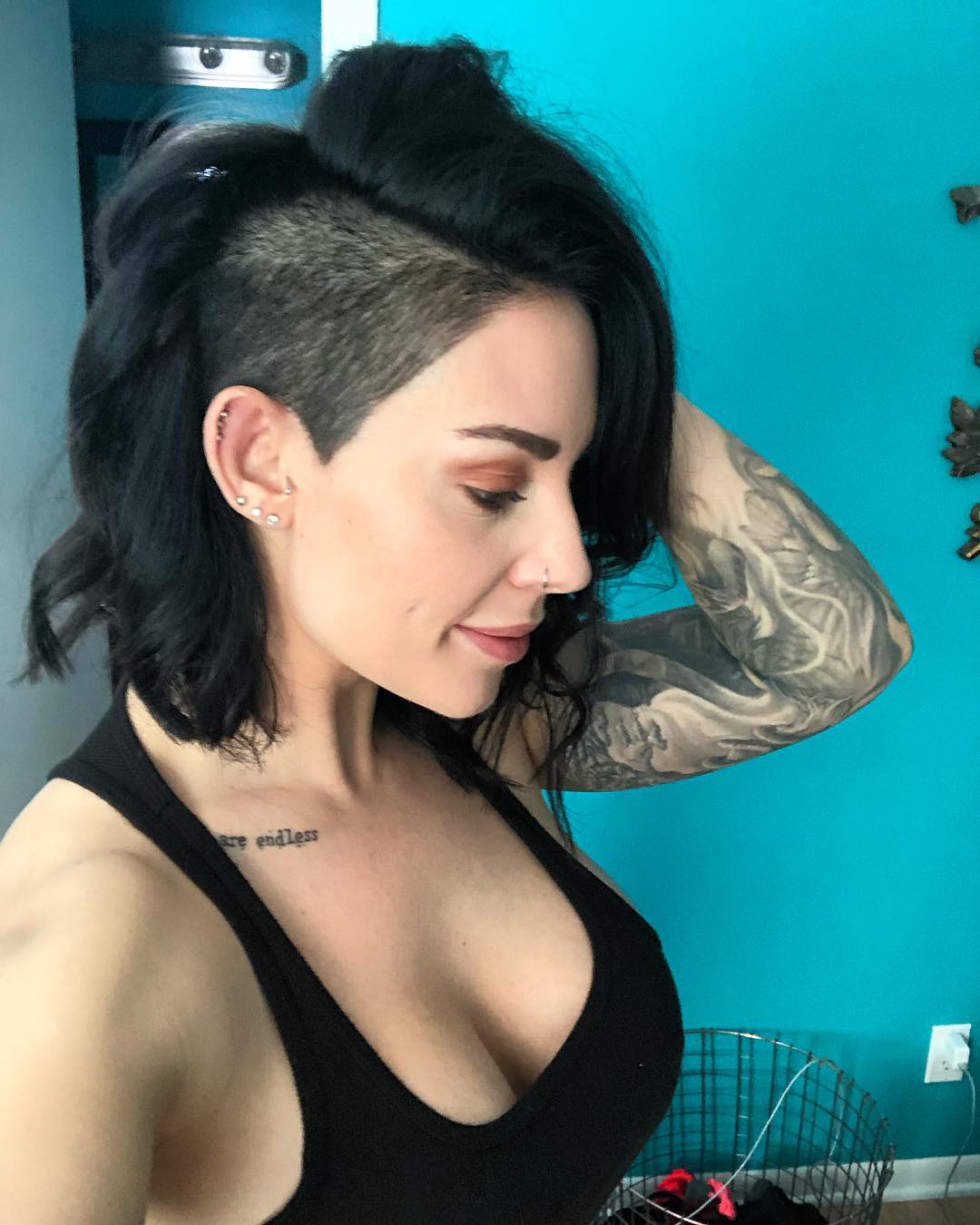 Check Out Former WWE Diva Kaitlyn’s New Look