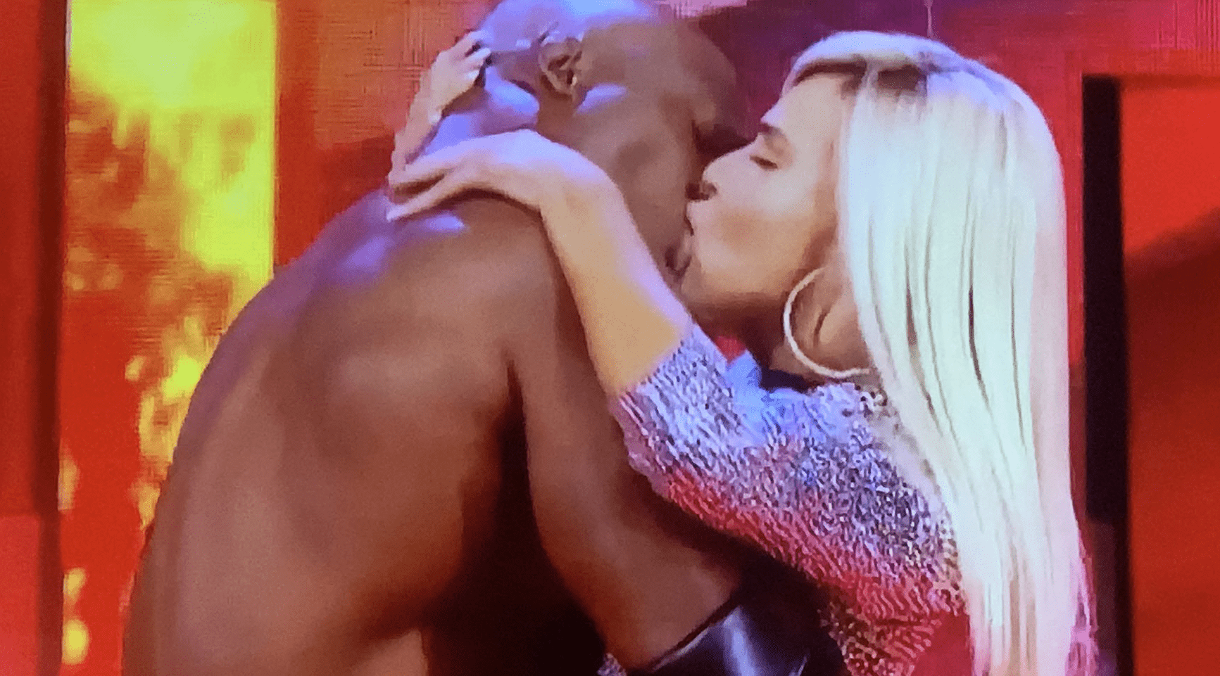 Lana & Bobby Lashley Return To WWE RAW & Make Out In Front Of Rusev