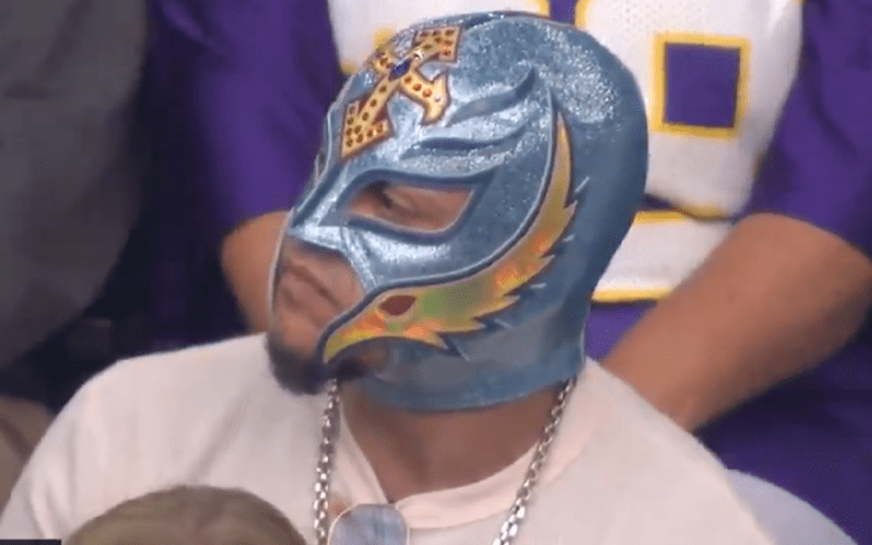FOX NFL Announcer Says Rey Mysterio Is ‘Like Nacho Libre’ During Vikings Game