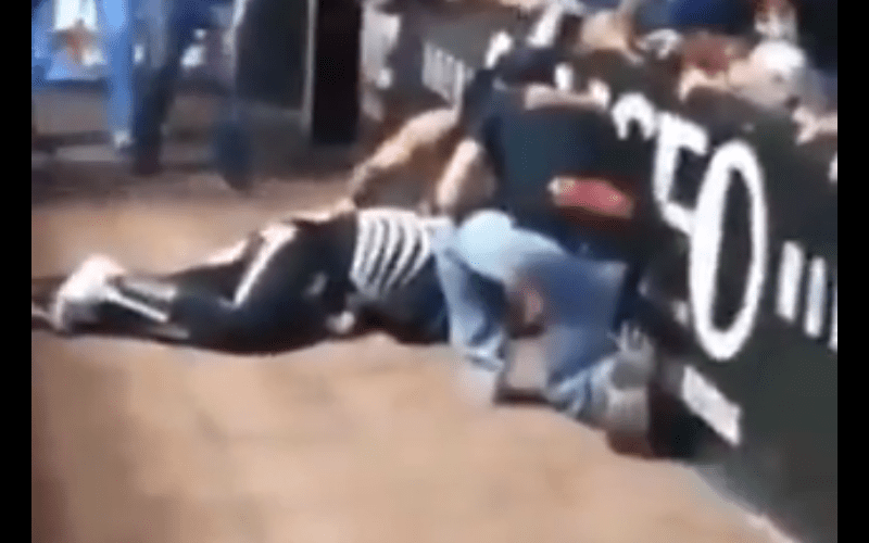 La Parka Breaks Neck During Scary Dive At AAA Show