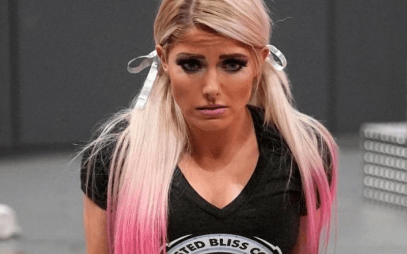Alexa Bliss Has Awful New Year’s Eve Travel Issues