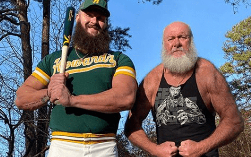 Braun Strowman & Father Swap Outfits For Christmas Photo-Op