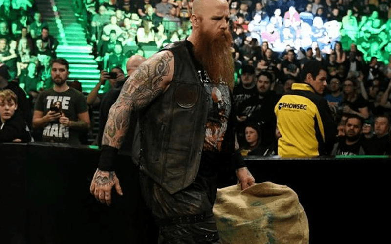 Erick Rowan Reveals What Is In His Cage Of Mystery