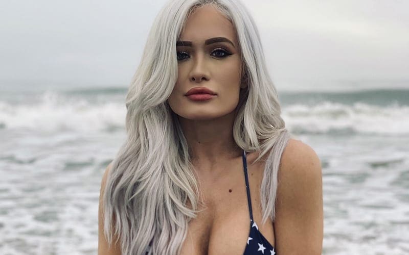 Scarlett bordeaux hot