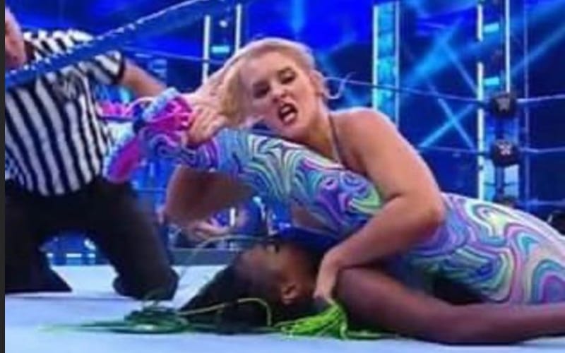 Naomi Jokes About Intimate Way Lacey Evans Pinned Her On WWE SmackDown
