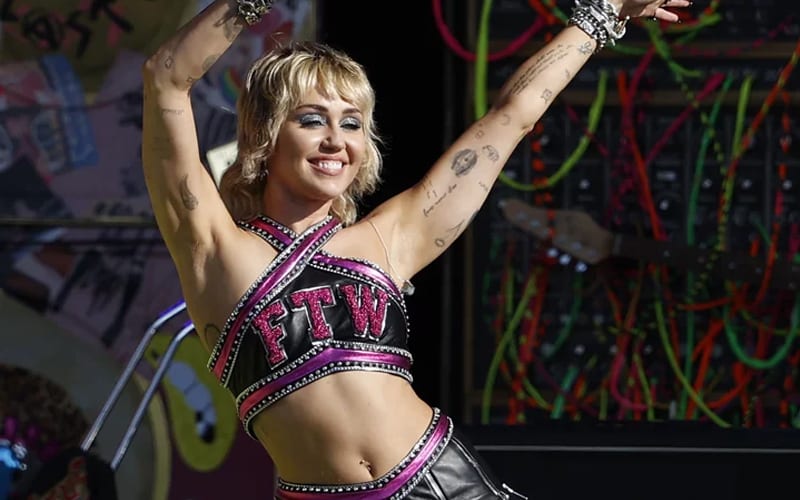 Taz Gives Hilarious Reaction to Miley Cyrus’ FTW Outfit at Super Bowl LV