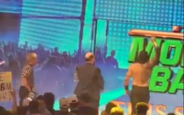 Roman Reigns Flips The Bird To The Crowd During WWE Smackdown