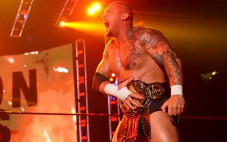 Fans Outraged After Karrion Kross Loses WWE RAW Debut Match