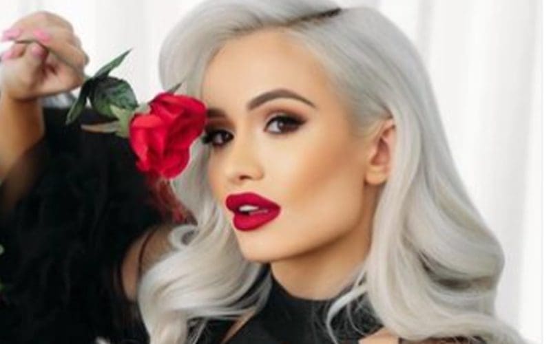 Scarlett Bordeaux Says There’s Nobody Like Her In Super Revealing Black Dress