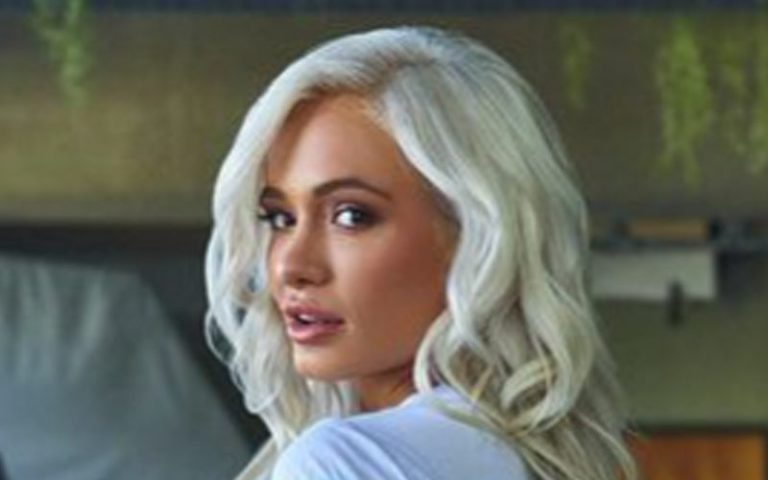 Scarlett Bordeaux Stuns In Extremely Revealing Photo