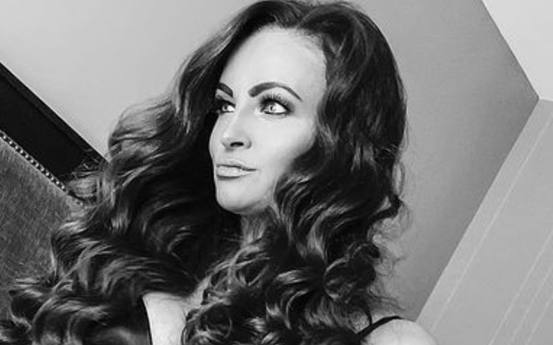 Maria Kanellis Wants Fans To Pay Attention With Stunning Lingerie Photo