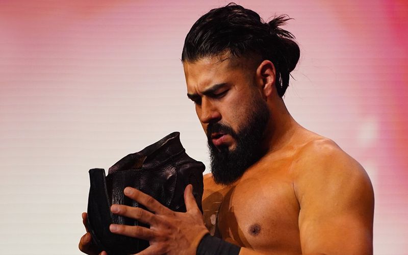 Andrade El Idolo Asks Fans For Help After Losing His Wallet