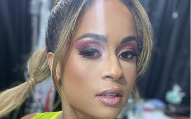 Kayla Braxton Sizzles In Revealing Green Dress