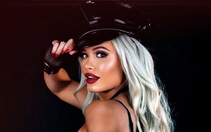 Scarlett Bordeaux Wants To Teach Fans A Lesson With Black Leather Photo Drop